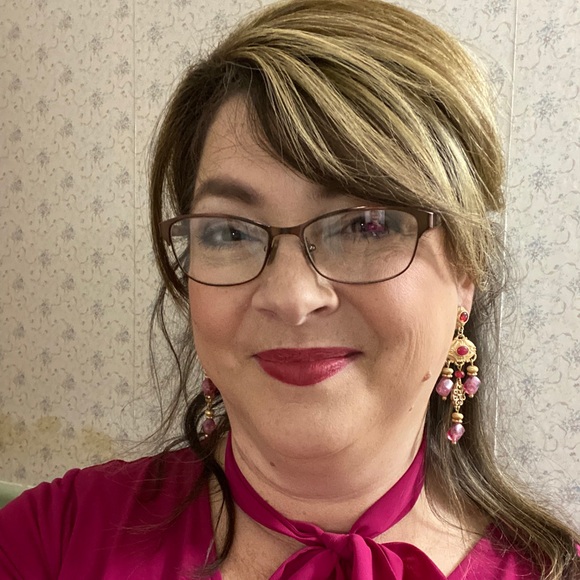 Meet your Posher, Tiffany - Picture 1 of 1